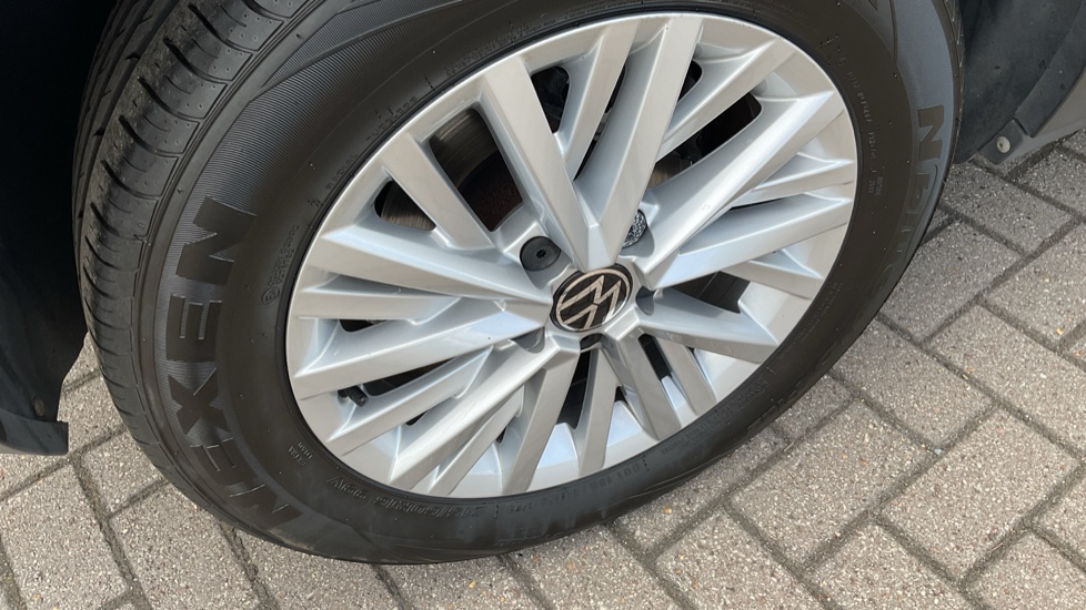 Volkswagen T-Roc 1.5 TSI Life 5dr DSG Petrol Hatchback - Image 25