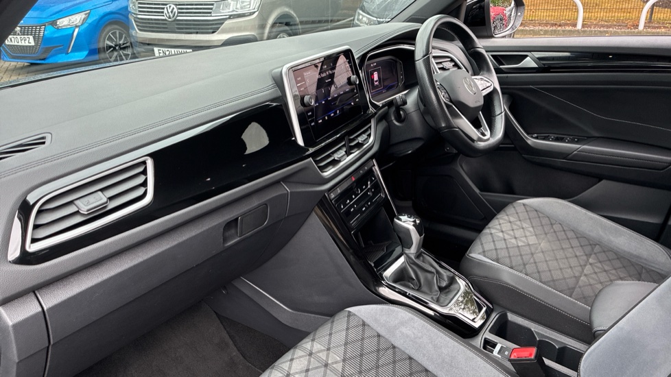 Volkswagen T-Roc 1.5 TSI R-Line 5dr DSG Petrol Hatchback - Image 2