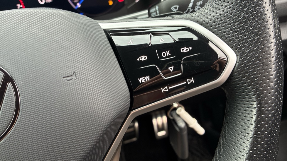 Volkswagen T-Roc 1.5 TSI R-Line 5dr DSG Petrol Hatchback - Image 18