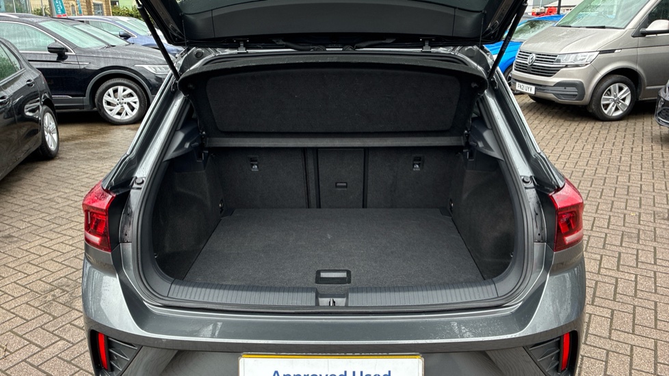 Volkswagen T-Roc 1.5 TSI R-Line 5dr DSG Petrol Hatchback - Image 20