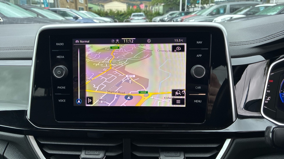 Volkswagen T-Roc 1.5 TSI R-Line 5dr DSG Petrol Hatchback - Image 22