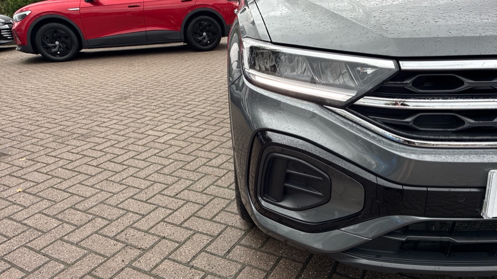 Volkswagen T-Roc 1.5 TSI R-Line 5dr DSG Petrol Hatchback - Image 35