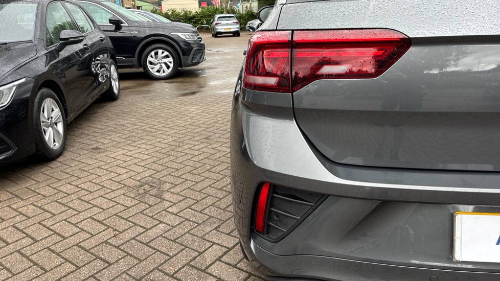 Volkswagen T-Roc 1.5 TSI R-Line 5dr DSG Petrol Hatchback - Image 39