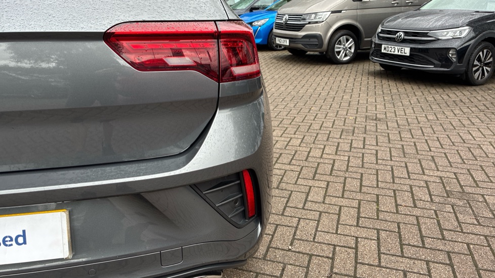 Volkswagen T-Roc 1.5 TSI R-Line 5dr DSG Petrol Hatchback - Image 40