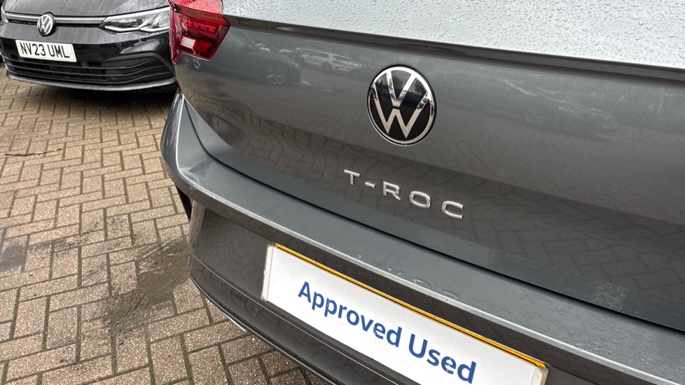Volkswagen T-Roc 1.5 TSI R-Line 5dr DSG Petrol Hatchback - Image 41
