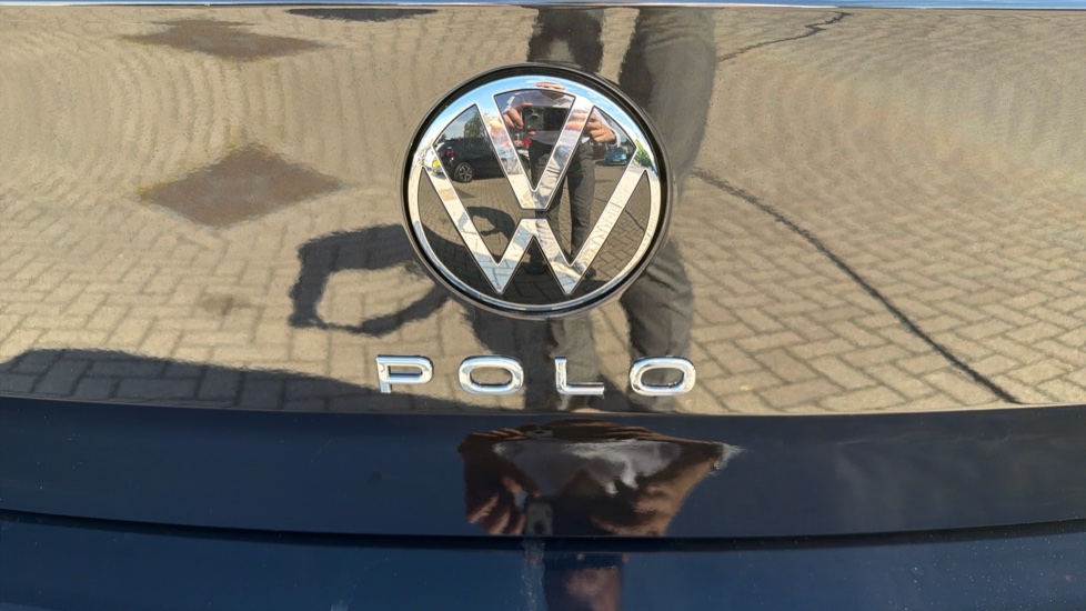 Volkswagen Polo 1.0 TSI 115 Black Edition 5dr DSG Petrol Hatchback - Image 21