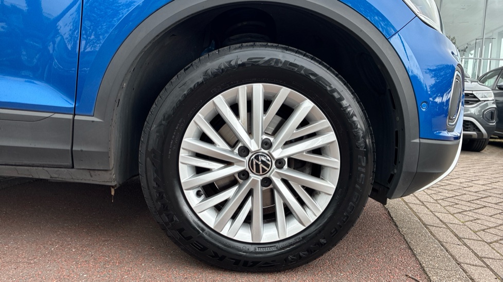Volkswagen T-Roc 1.5 TSI Life 5dr Petrol Hatchback - Image 5