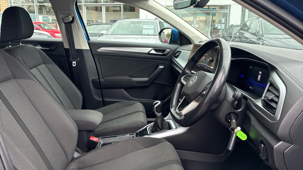 Volkswagen T-Roc 1.5 TSI Life 5dr Petrol Hatchback - Image 15
