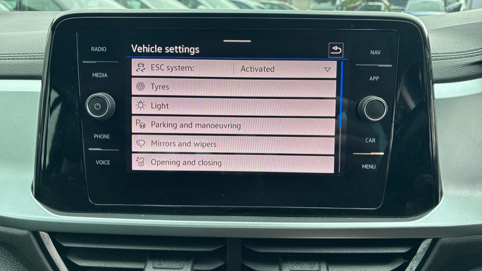 Volkswagen T-Roc 1.5 TSI Life 5dr Petrol Hatchback - Image 28