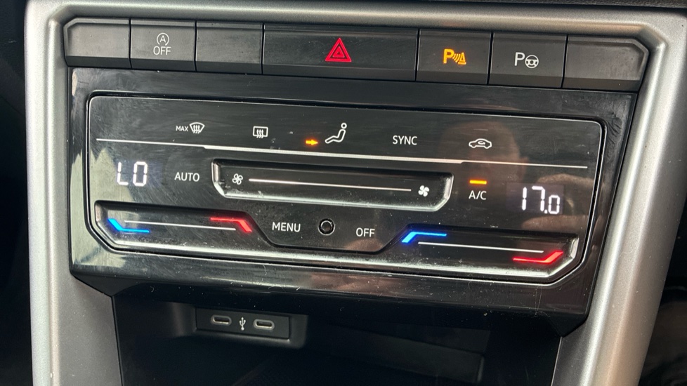 Volkswagen T-Roc 1.5 TSI Life 5dr Petrol Hatchback - Image 34