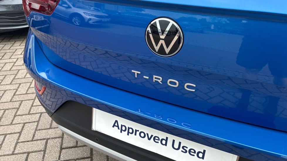 Volkswagen T-Roc 1.5 TSI Life 5dr Petrol Hatchback - Image 39