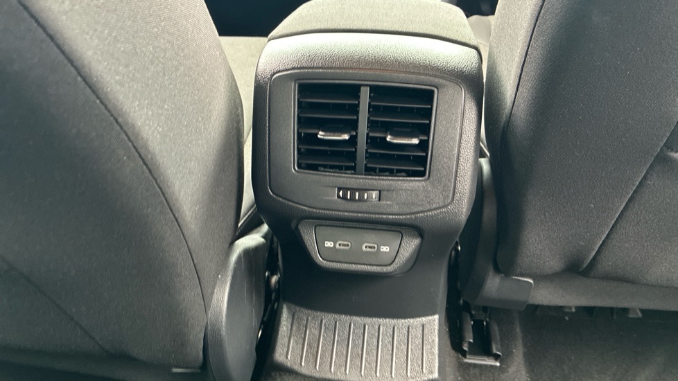 Volkswagen T-Roc 1.5 TSI Life 5dr Petrol Hatchback - Image 40