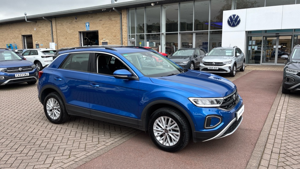 Volkswagen T-Roc 1.5 TSI Life 5dr Petrol Hatchback - Image 44