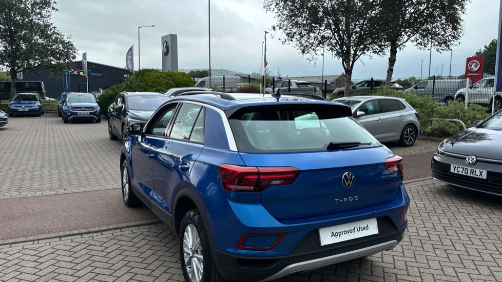 Volkswagen T-Roc 1.5 TSI Life 5dr Petrol Hatchback - Image 45