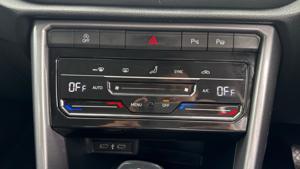 Volkswagen T-Roc 1.5 TSI Style 5dr DSG Petrol Hatchback - Image 13