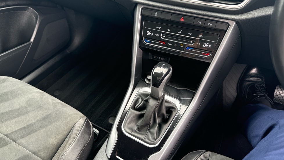 Volkswagen T-Roc 1.5 TSI Style 5dr DSG Petrol Hatchback - Image 14