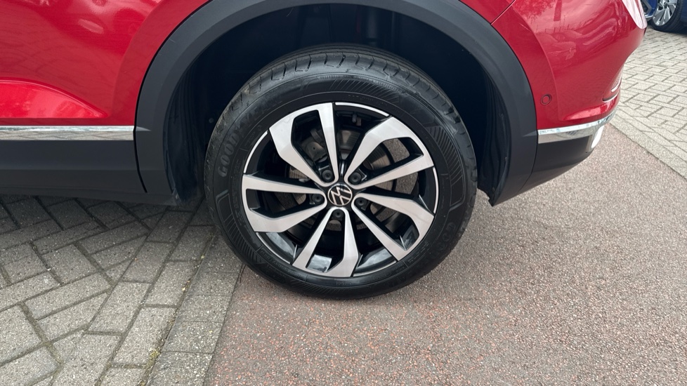 Volkswagen T-Roc 1.5 TSI Style 5dr DSG Petrol Hatchback - Image 25