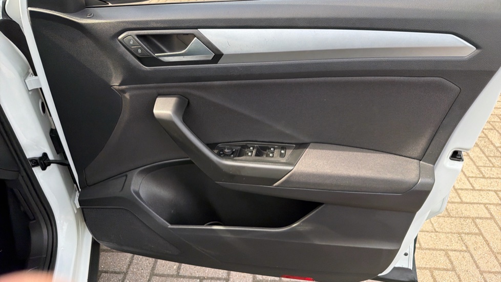 Volkswagen T-Roc 1.0 TSI Life 5dr Petrol Hatchback - Image 19