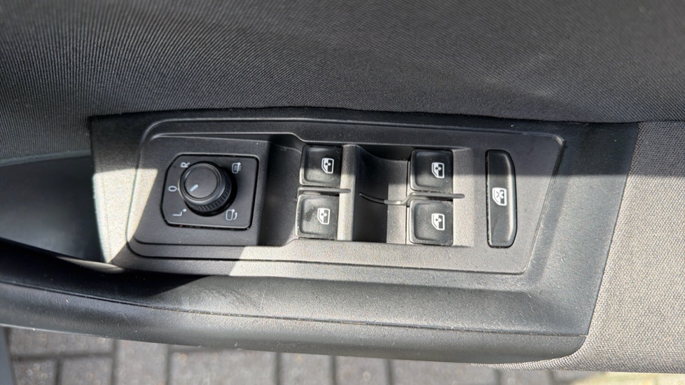 Volkswagen T-Roc 1.0 TSI Life 5dr Petrol Hatchback - Image 22