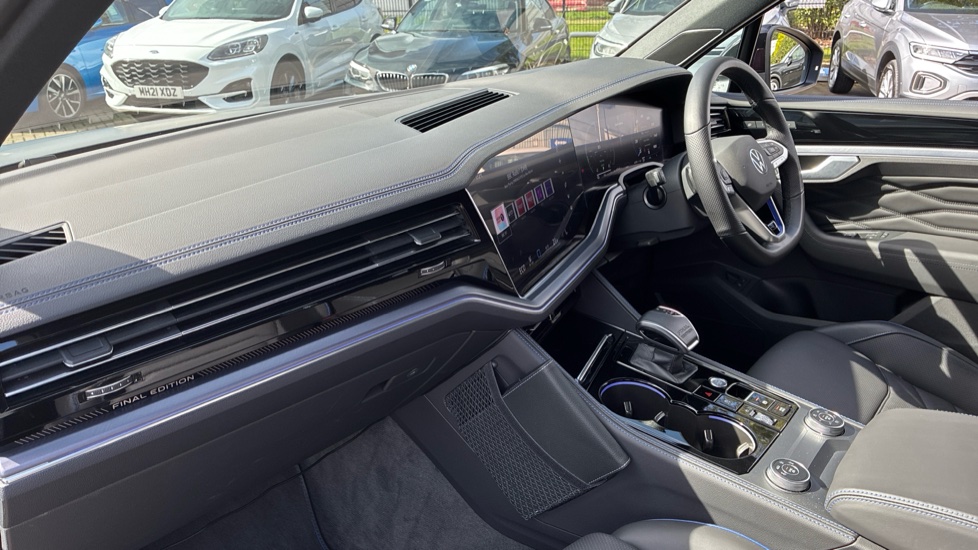 Volkswagen Touareg 3.0 V6 TSI eHybrid 4M R Final Edition 5dr Tip Auto Estate - Image 2