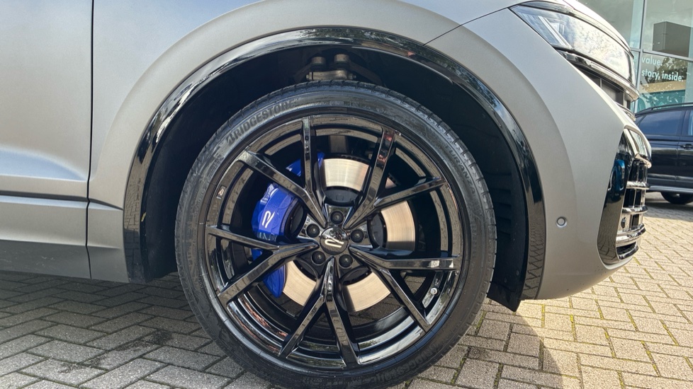 Volkswagen Touareg 3.0 V6 TSI eHybrid 4M R Final Edition 5dr Tip Auto Estate - Image 5