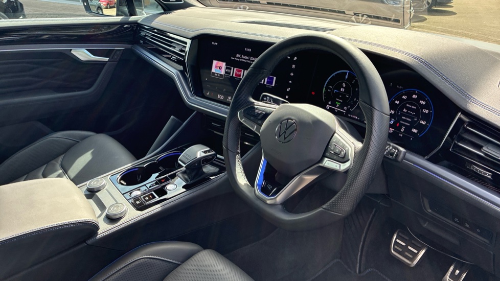 Volkswagen Touareg 3.0 V6 TSI eHybrid 4M R Final Edition 5dr Tip Auto Estate - Image 6