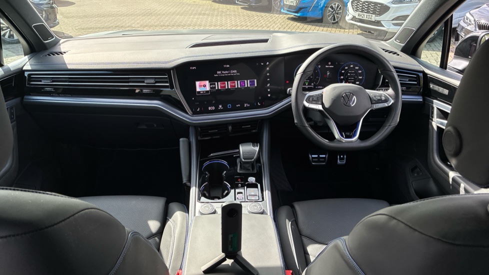 Volkswagen Touareg 3.0 V6 TSI eHybrid 4M R Final Edition 5dr Tip Auto Estate - Image 9