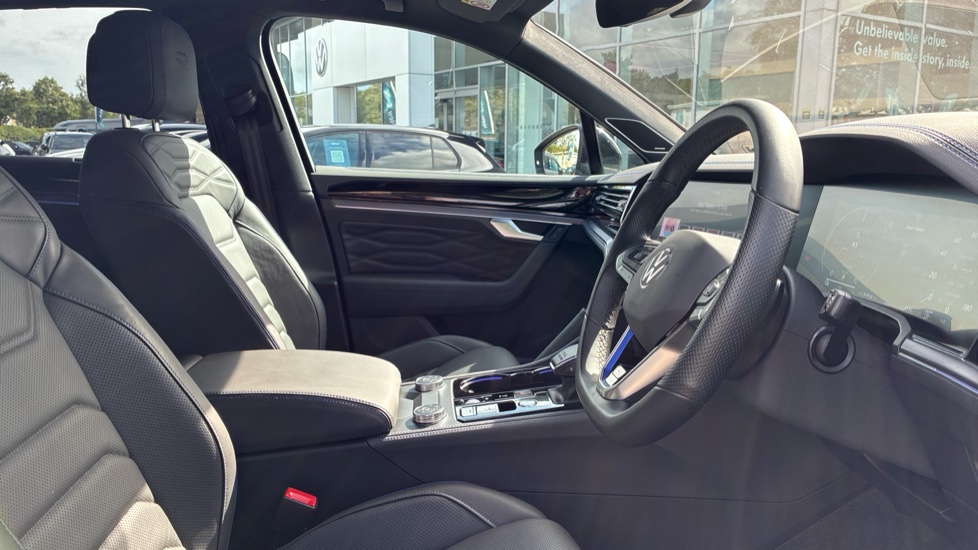 Volkswagen Touareg 3.0 V6 TSI eHybrid 4M R Final Edition 5dr Tip Auto Estate - Image 15
