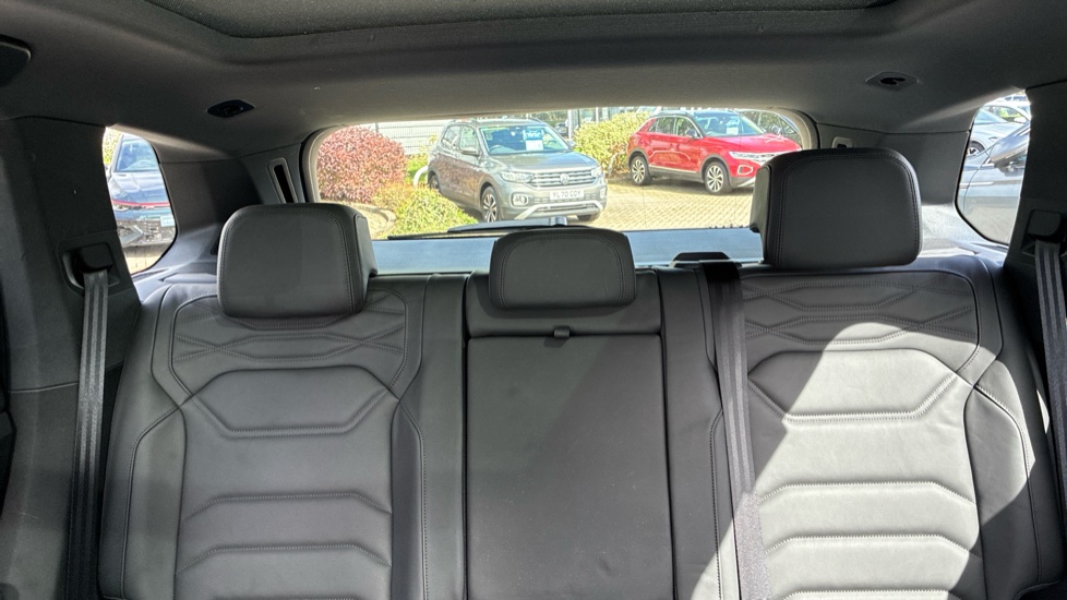 Volkswagen Touareg 3.0 V6 TSI eHybrid 4M R Final Edition 5dr Tip Auto Estate - Image 16