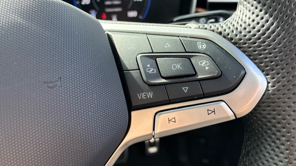 Volkswagen Touareg 3.0 V6 TSI eHybrid 4M R Final Edition 5dr Tip Auto Estate - Image 18