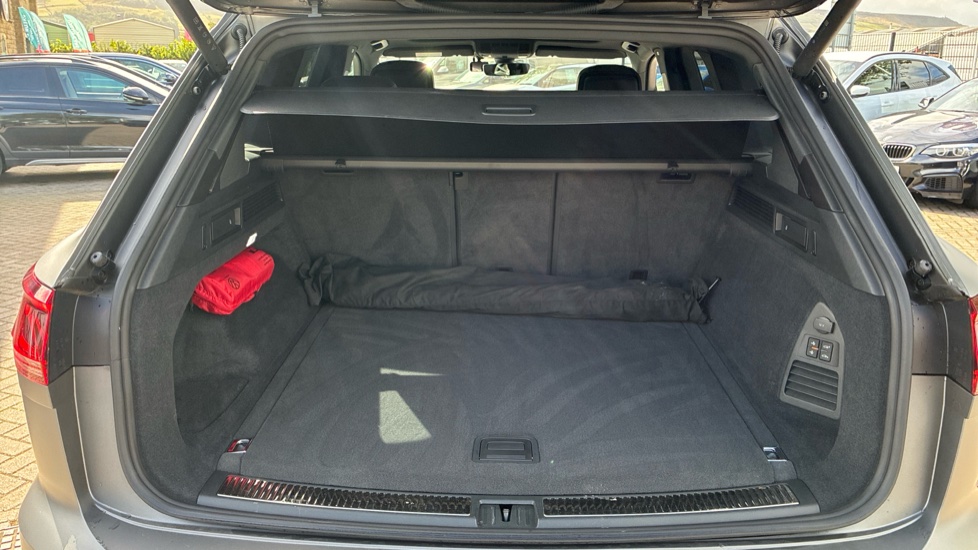 Volkswagen Touareg 3.0 V6 TSI eHybrid 4M R Final Edition 5dr Tip Auto Estate - Image 20