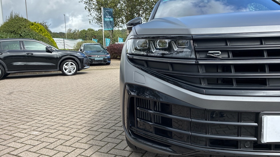 Volkswagen Touareg 3.0 V6 TSI eHybrid 4M R Final Edition 5dr Tip Auto Estate - Image 38