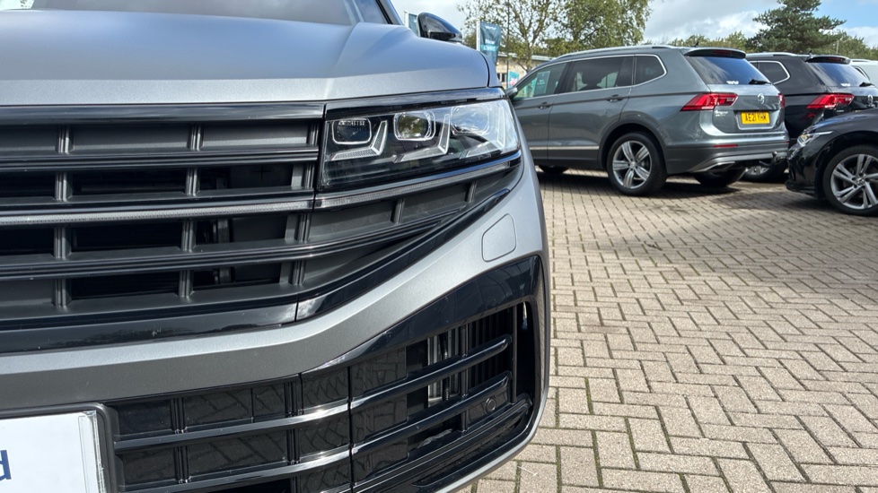 Volkswagen Touareg 3.0 V6 TSI eHybrid 4M R Final Edition 5dr Tip Auto Estate - Image 39