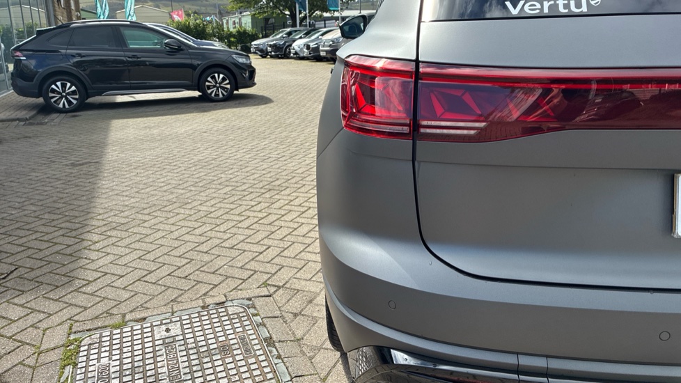 Volkswagen Touareg 3.0 V6 TSI eHybrid 4M R Final Edition 5dr Tip Auto Estate - Image 40