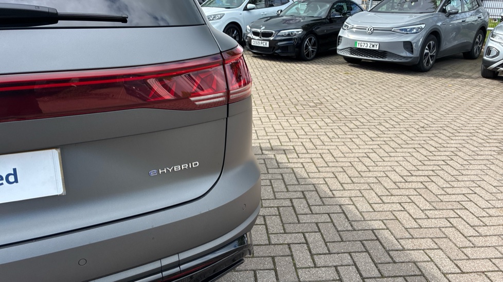Volkswagen Touareg 3.0 V6 TSI eHybrid 4M R Final Edition 5dr Tip Auto Estate - Image 41