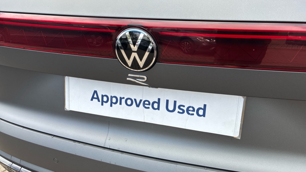 Volkswagen Touareg 3.0 V6 TSI eHybrid 4M R Final Edition 5dr Tip Auto Estate - Image 43