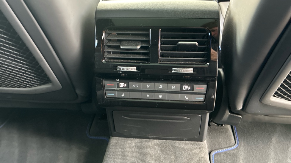 Volkswagen Touareg 3.0 V6 TSI eHybrid 4M R Final Edition 5dr Tip Auto Estate - Image 44