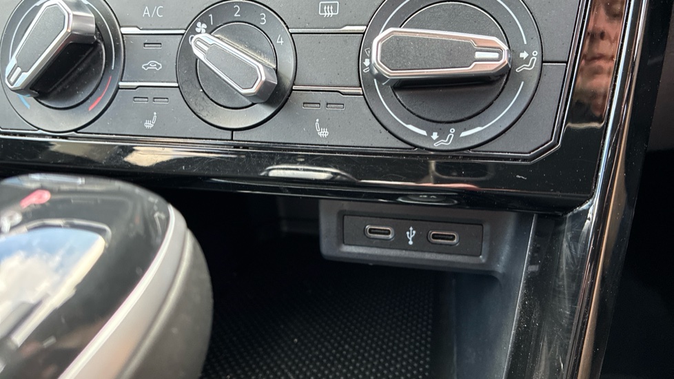 Volkswagen T-Cross 1.0 TSI 110 United 5dr DSG Petrol Estate - Image 22