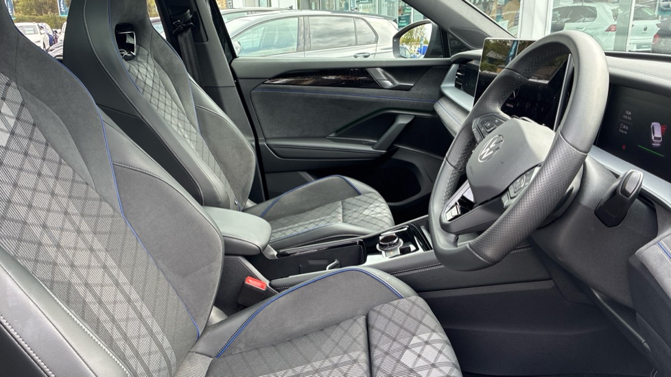 Volkswagen Tayron 1.5 eTSI R-Line 5dr DSG7 [7 Seat] [Comfort pack] Petrol Estate - Image 15
