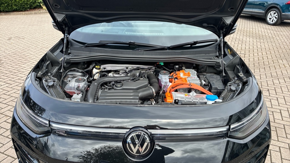 Volkswagen Tayron 1.5 eTSI R-Line 5dr DSG7 [7 Seat] [Comfort pack] Petrol Estate - Image 41