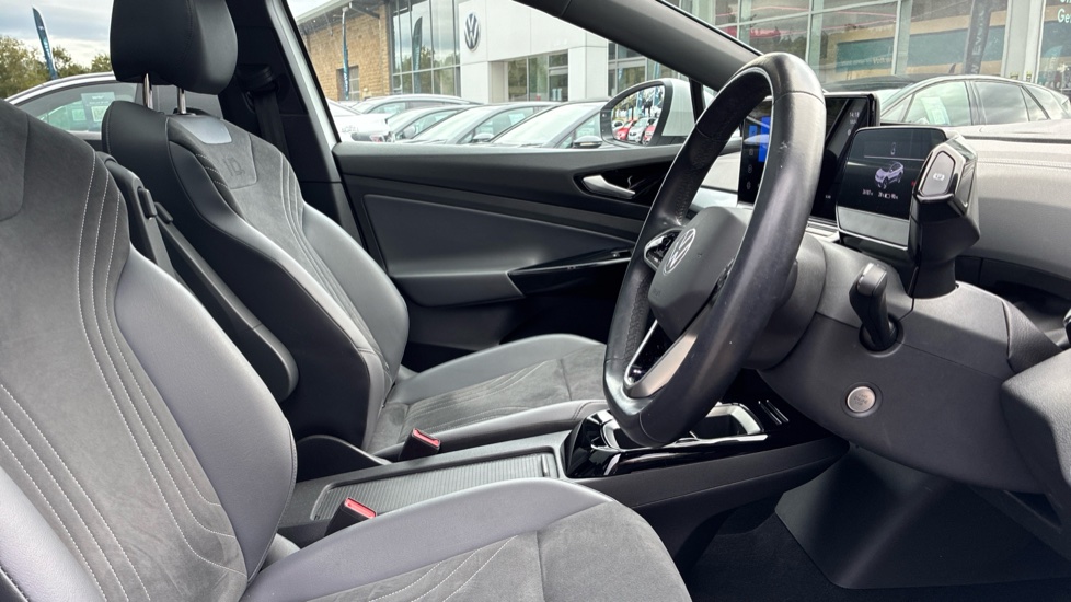 Volkswagen ID.5 128kW Style Pro 77kWh 5dr Auto Electric Coupe - Image 15