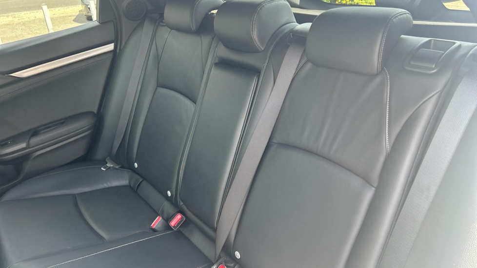 Honda Civic 1.0 VTEC Turbo EX 5dr CVT Petrol Hatchback - Image 16