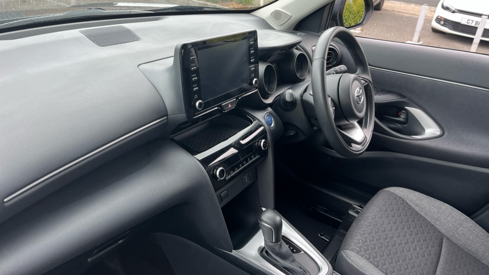 Toyota Yaris Cross 1.5 Hybrid Icon 5dr CVT Hybrid Estate - Image 9