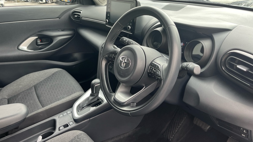 Toyota Yaris Cross 1.5 Hybrid Icon 5dr CVT Hybrid Estate - Image 11