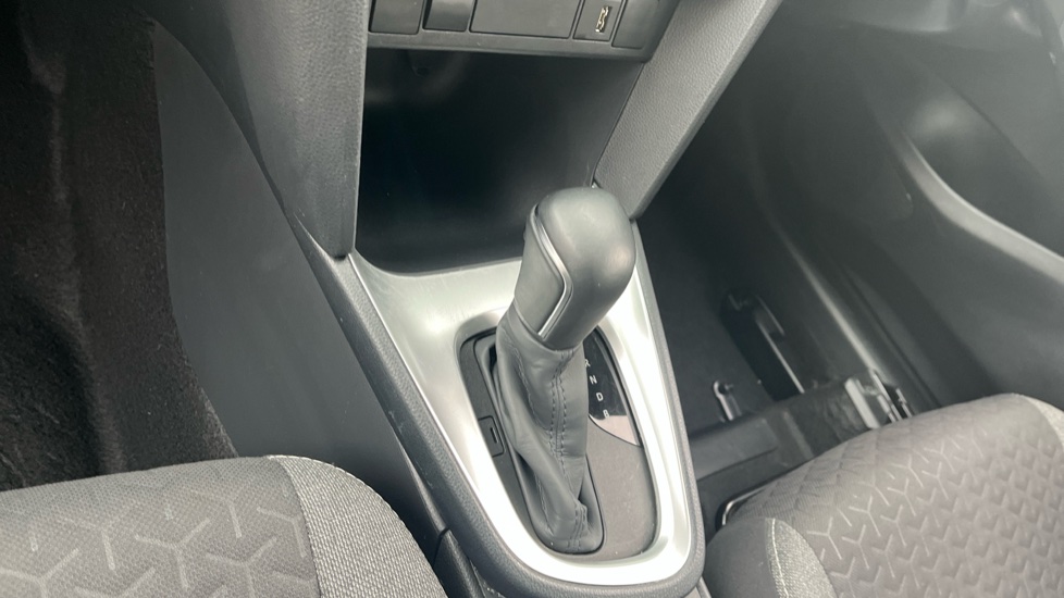 Toyota Yaris Cross 1.5 Hybrid Icon 5dr CVT Hybrid Estate - Image 13