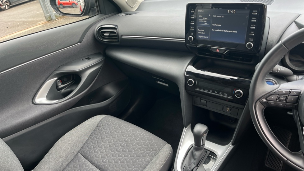 Toyota Yaris Cross 1.5 Hybrid Icon 5dr CVT Hybrid Estate - Image 14