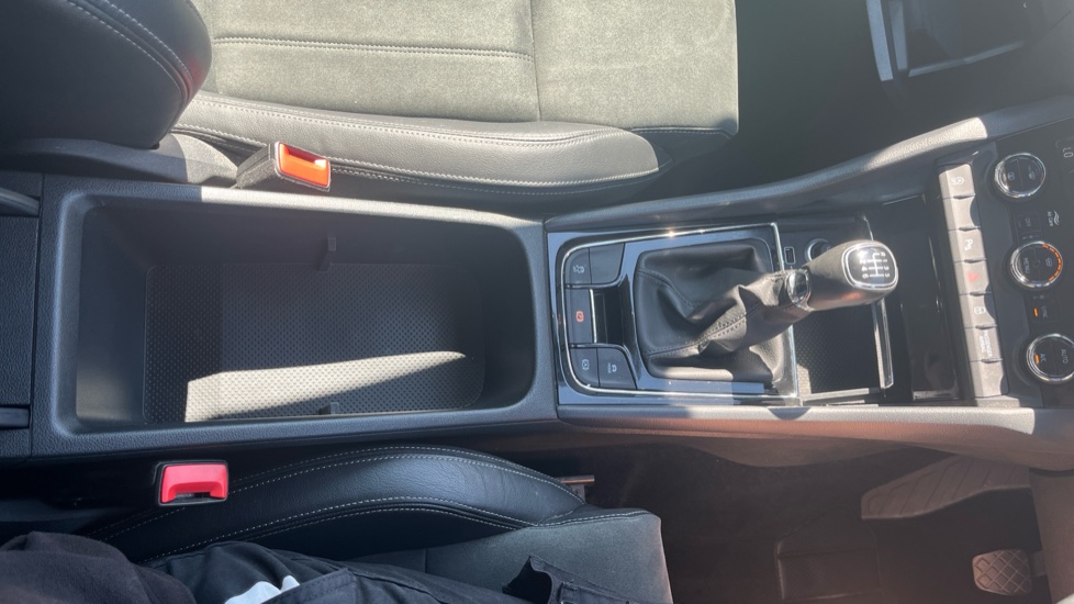 Skoda Karoq 1.5 TSI SE L 5dr Petrol Estate - Image 33