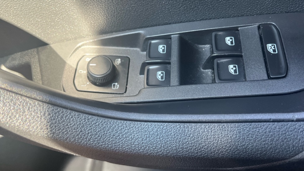 Skoda Karoq 1.5 TSI SE L 5dr Petrol Estate - Image 39