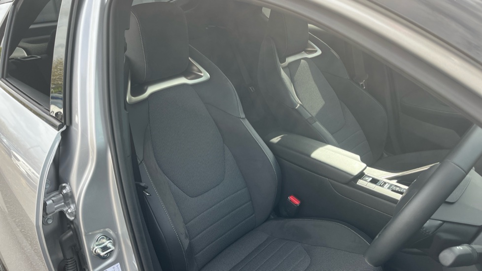 Toyota C-HR 1.8 Hybrid Excel 5dr CVT Hybrid Hatchback - Image 34