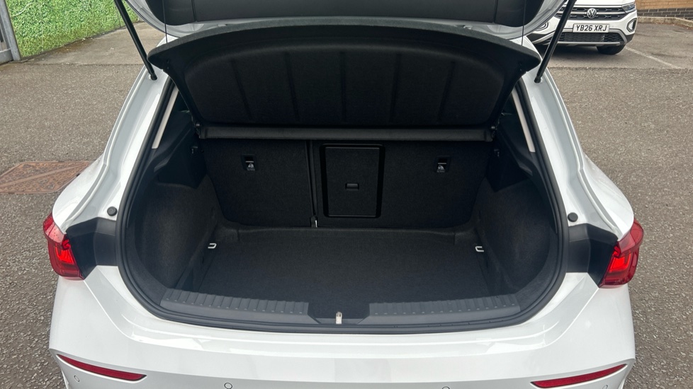 CUPRA Leon 1.5 eTSI V1 Design Edition 5dr DSG Petrol Hatchback - Image 4